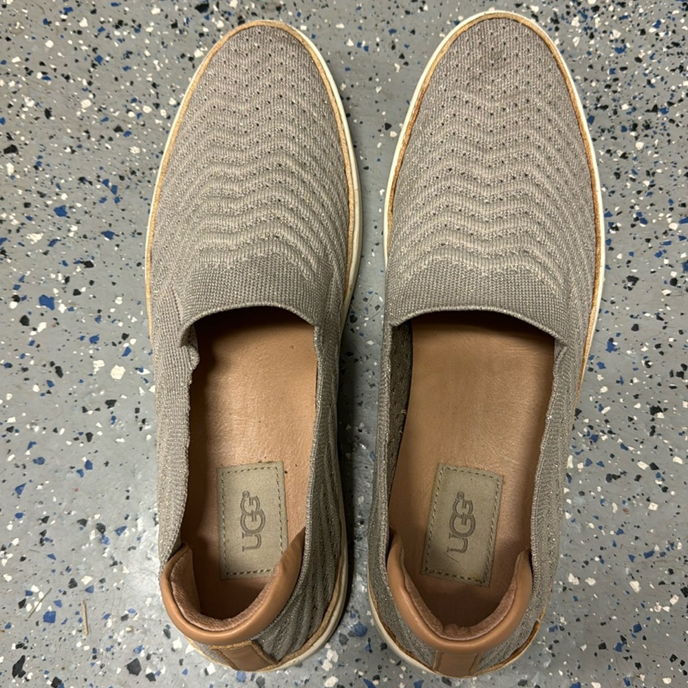 UGG WOMEN SLIP ON SAMMY SNEAKER SZIE 9.5